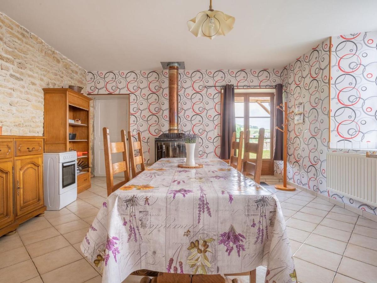 Vintage Holiday Home With Private Garden Nouart Quarto foto